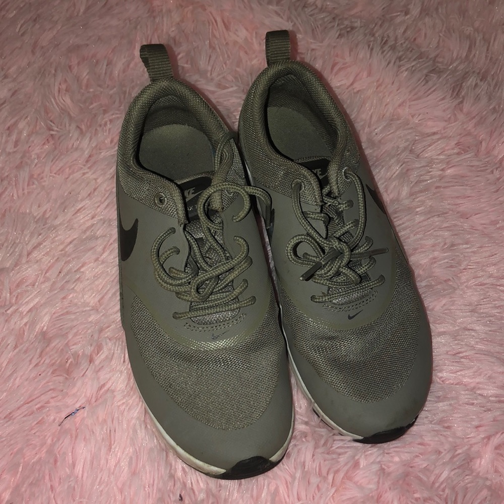 Nike air max thea size 6